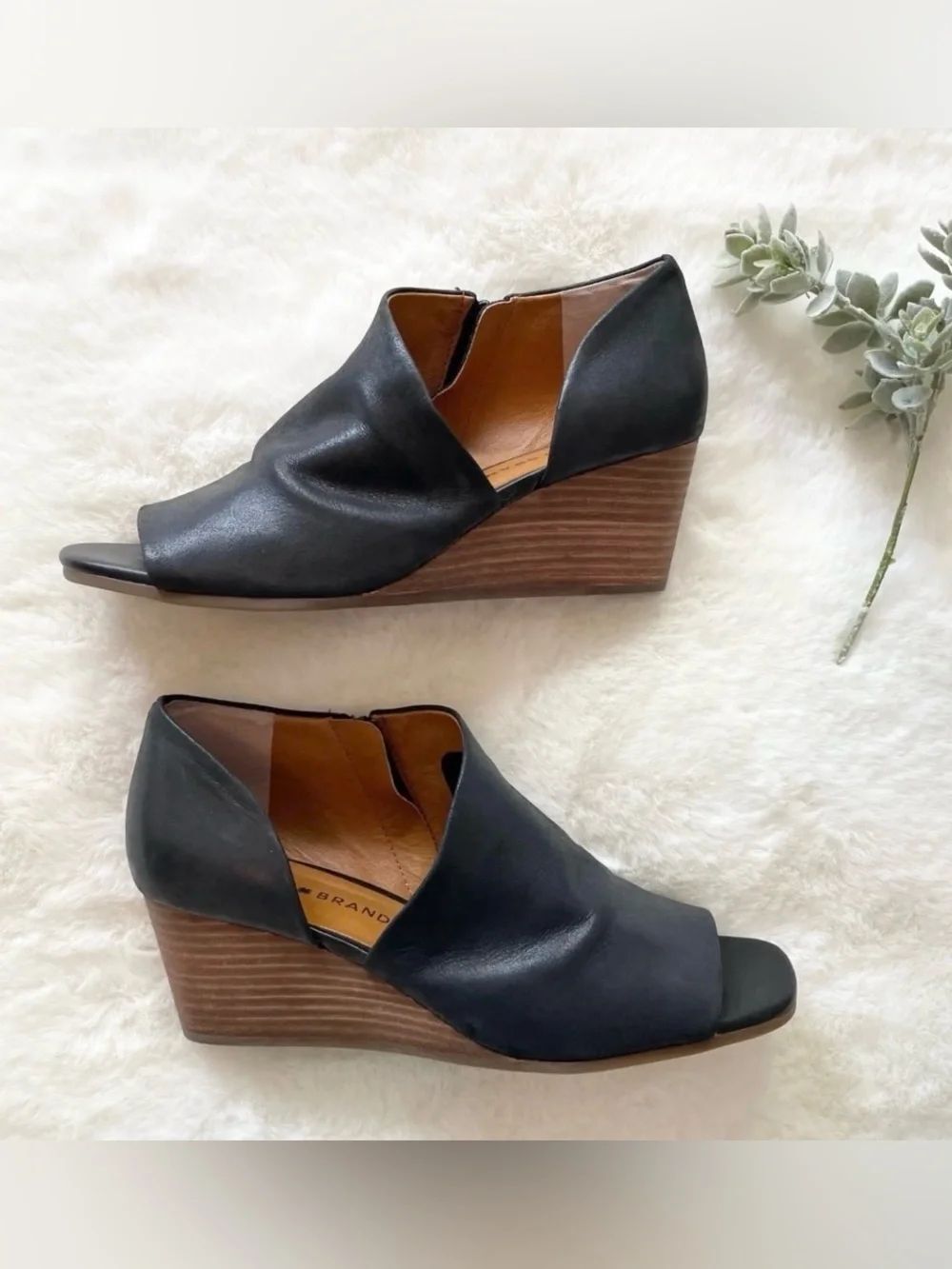 Lucky Brand ROXY Black Leather Open Side Peep Toe Stacked Wedge Zip Entry Shoes